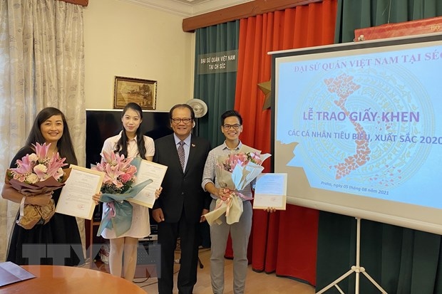Outstanding young Vietnamese in Czech Republic in 2020 honoured